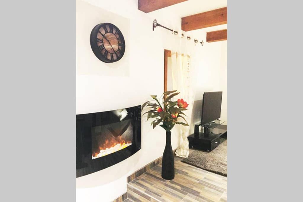 Calme Dans Maison De Village 60M2 Super Confort Динь-ле-Бен Экстерьер фото